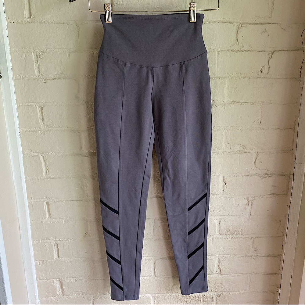 Yummie size XS gray grey & black mesh stripped workout athletic leggings